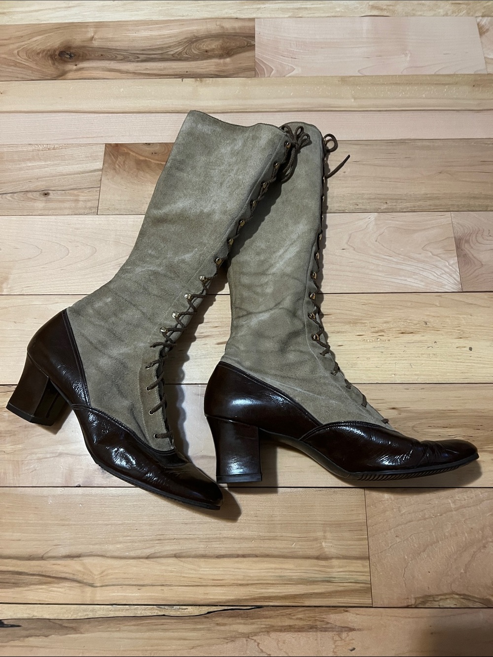 Vintage Victorian Style Mid-Heel Boots